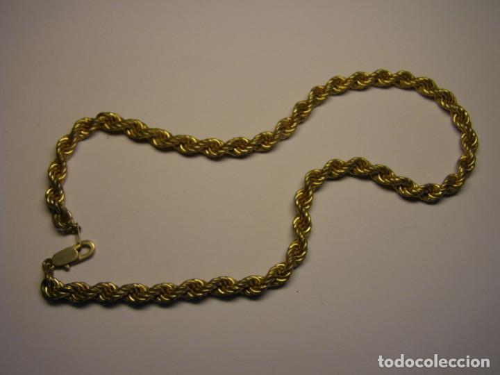 Joalharia: Collar cadena de bisuter&iacute;a, color dorado. A&ntilde;os 70.