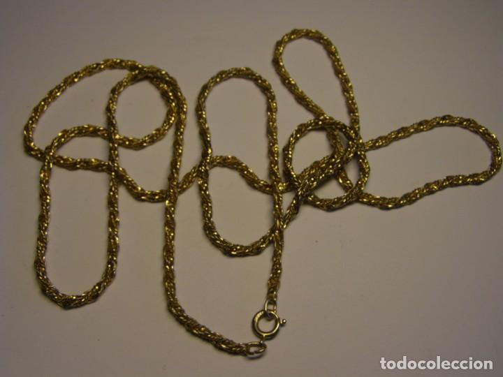 Joalharia: Collar cadena de bisuter&iacute;a, color dorado. A&ntilde;os 70.