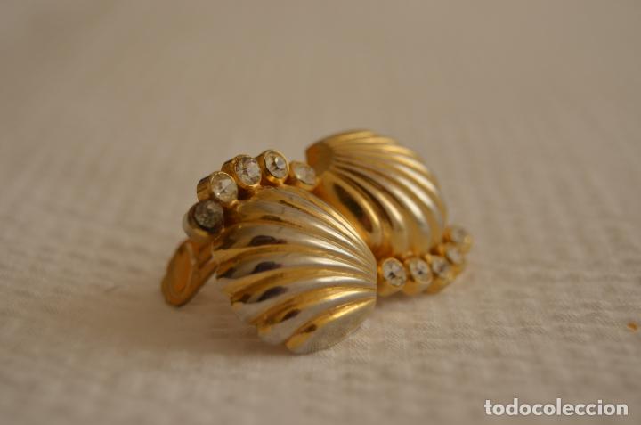 Joyeria: Pendientes dorados en forma de concha - Foto 3