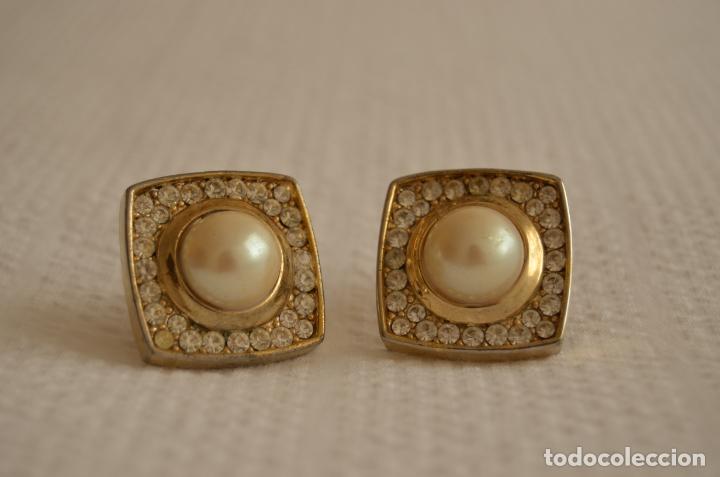 Joyeria: Pendientes cuadrados dorados con perla - Foto 1