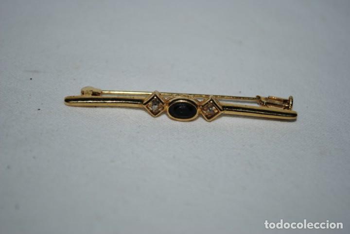 Joalharia: BROCHE DORADO CON PIEDRA AZUL MARINO