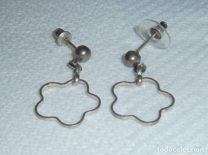 Joyeria: pendientes largos plateados forma de flor - Foto 1