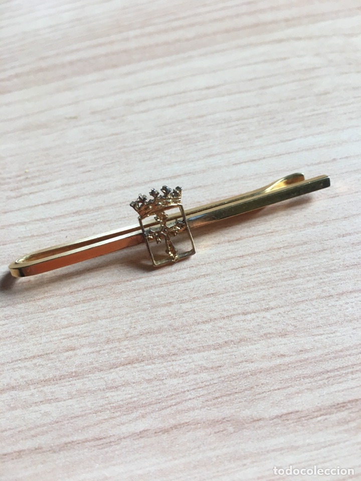 Joalharia: Sujeta corbatas con pin del escudo del principado Asturias