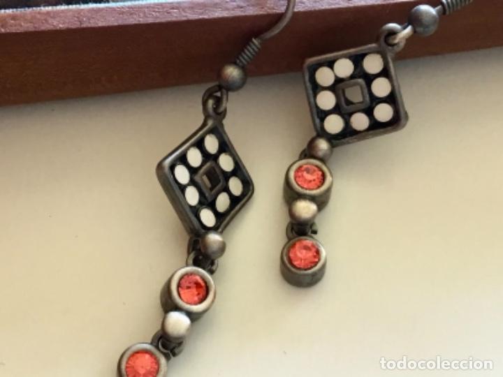 Joyeria: PENDIENTES EN PLATA VIEJA CON CRISTAL OPALINA Y CORAL - Foto 1