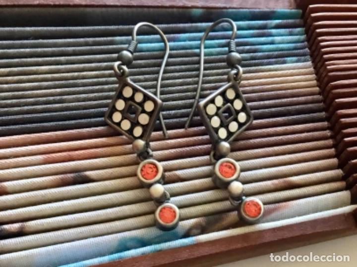 Joyeria: PENDIENTES EN PLATA VIEJA CON CRISTAL OPALINA Y CORAL - Foto 2