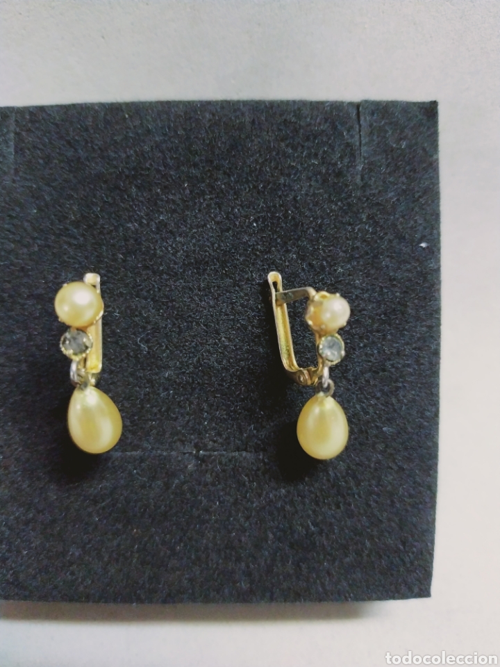 Joalharia: PENDIENTES DE BISUTER&Iacute;A ANTIGUA, METAL DORADO Y SIMIL PERLAS, COLGANTES.