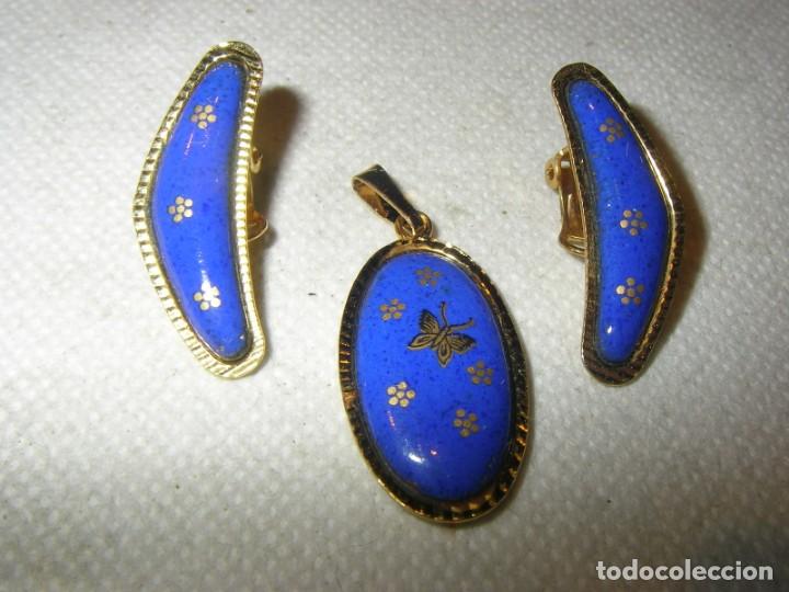 Joalharia: Colgante y pendientes a juego, esmaltes sobre monturas doradas.