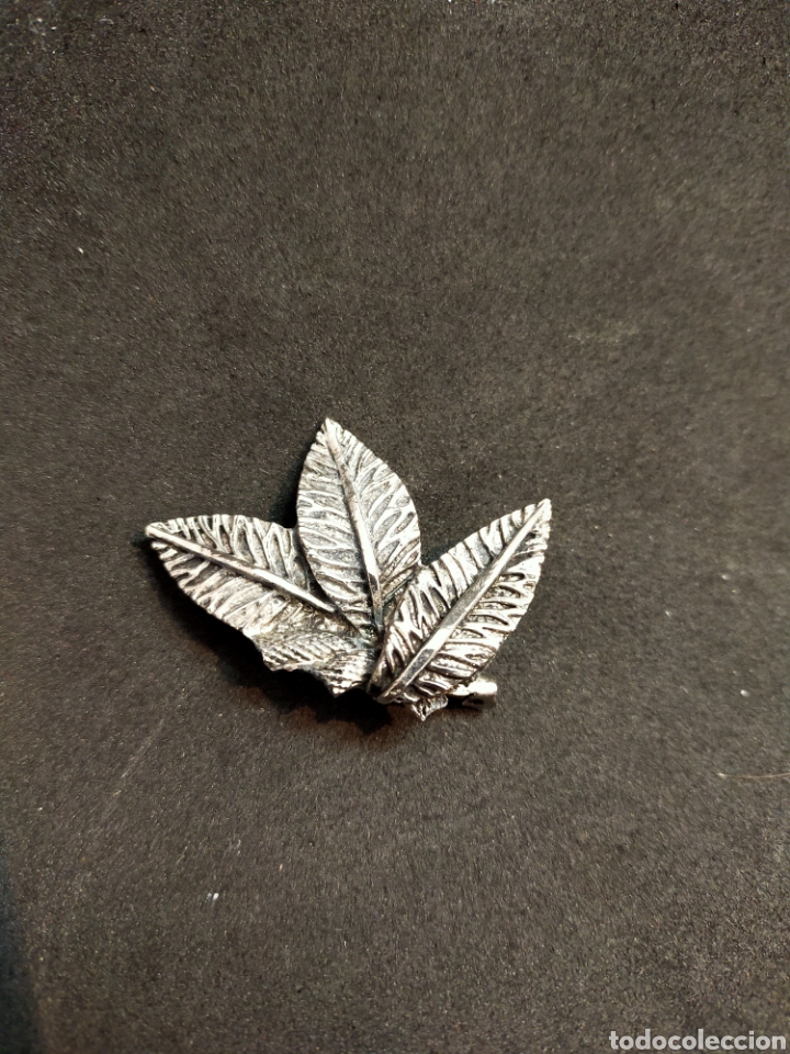 Joyeria: BROCHE DE METAL CON FORMA DE HOJAS. - Foto 1