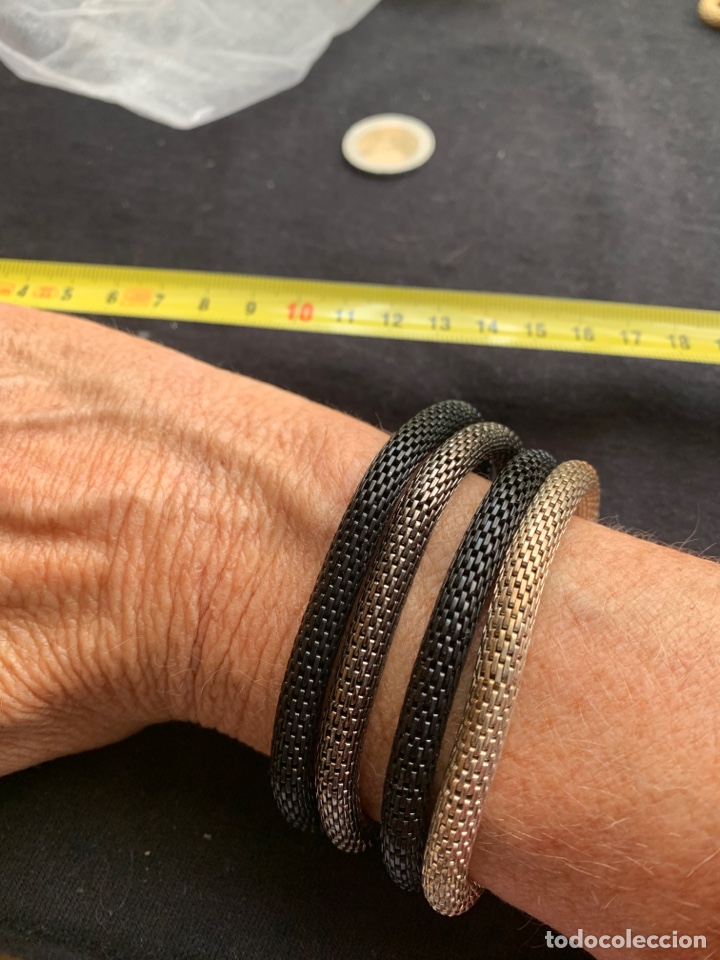 Joyeria: Pulseras negras y plateadas - Foto 2