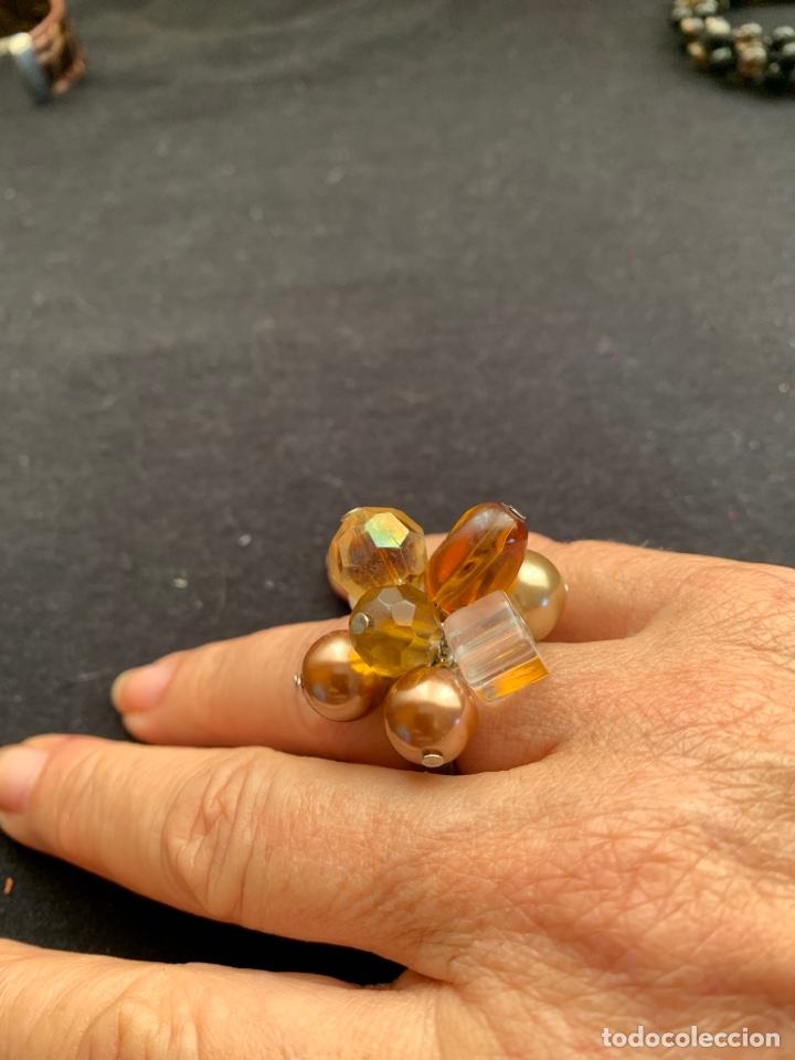 Gioielleria: Anillo bolitas en tonos marrones. Se abre el aro por lo que vale para cualquier talla