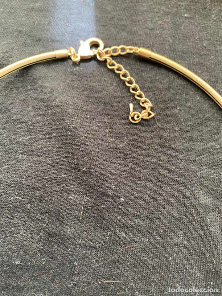 Joyeria: Gargantilla dorada mate aro r&iacute;gido con borla burdeos - Foto 3