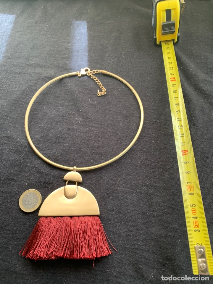 Joyeria: Gargantilla dorada mate aro r&iacute;gido con borla burdeos - Foto 1