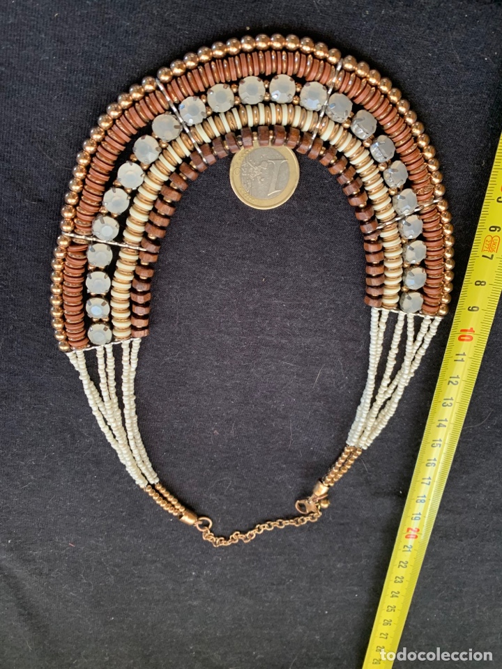 Joyeria: Gargantilla dorada blanca y beige - Foto 1