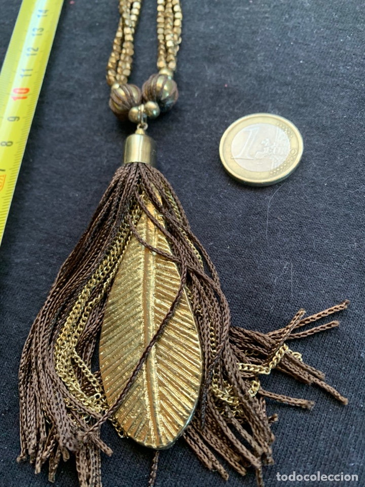 Joyeria: Collar dorado con borl&oacute;n y pluma - Foto 2