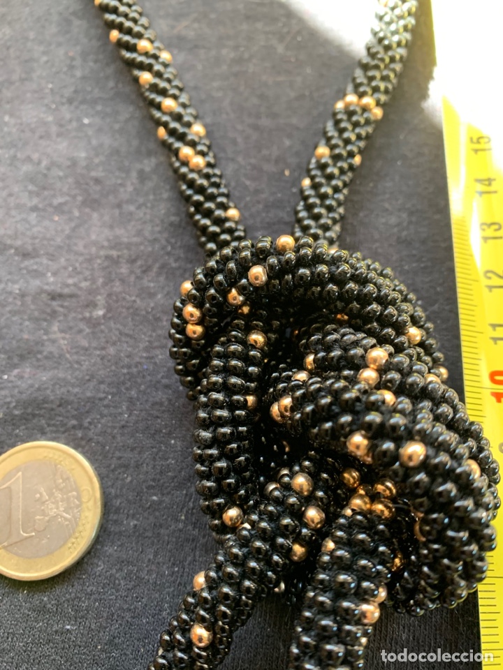 Joyeria: Collar largo de cuentas negras y doradas - Foto 3