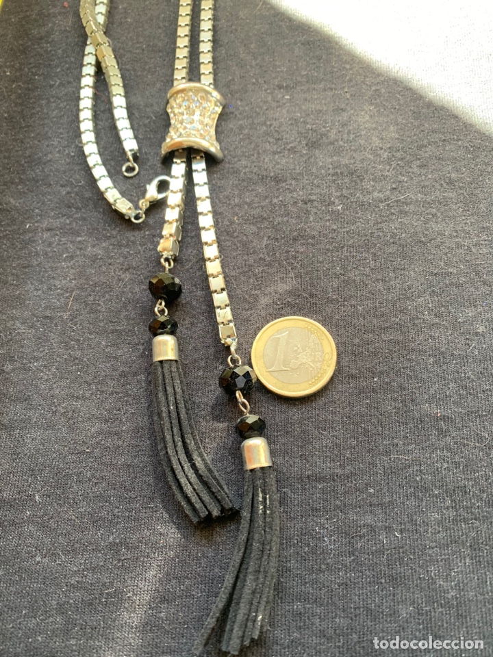 Joyeria: Collar largo plateado con strass y borlas negras - Foto 2