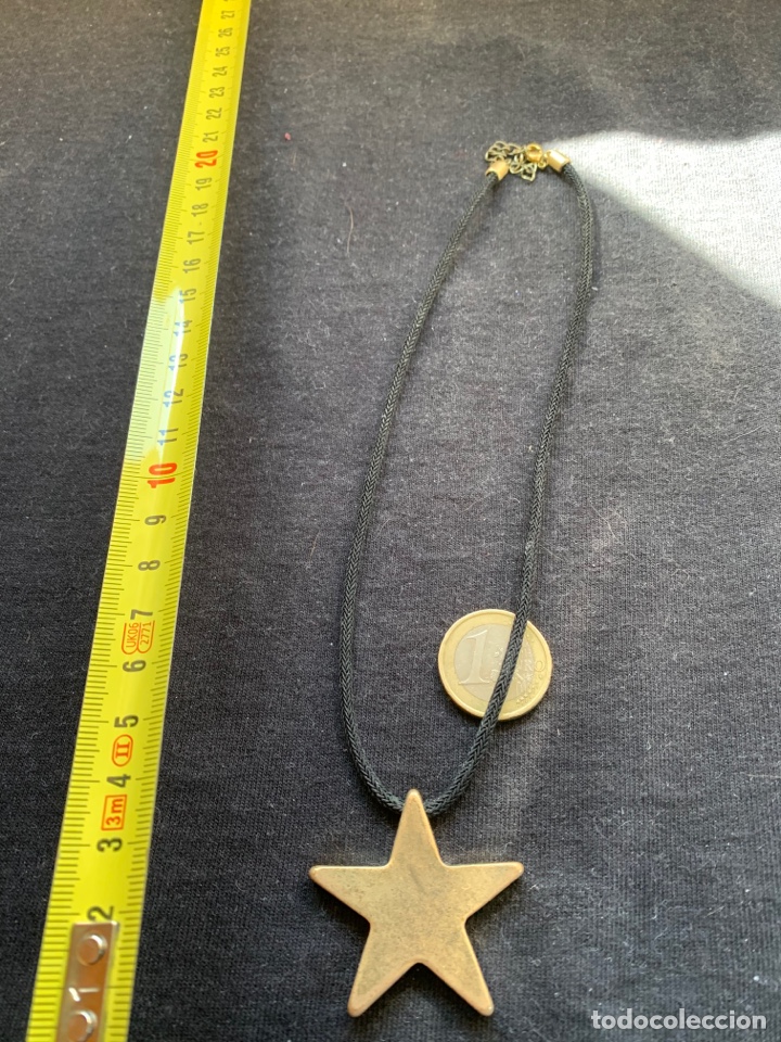 Joyeria: Colgante estrella dorada mate en cord&oacute;n negro - Foto 1