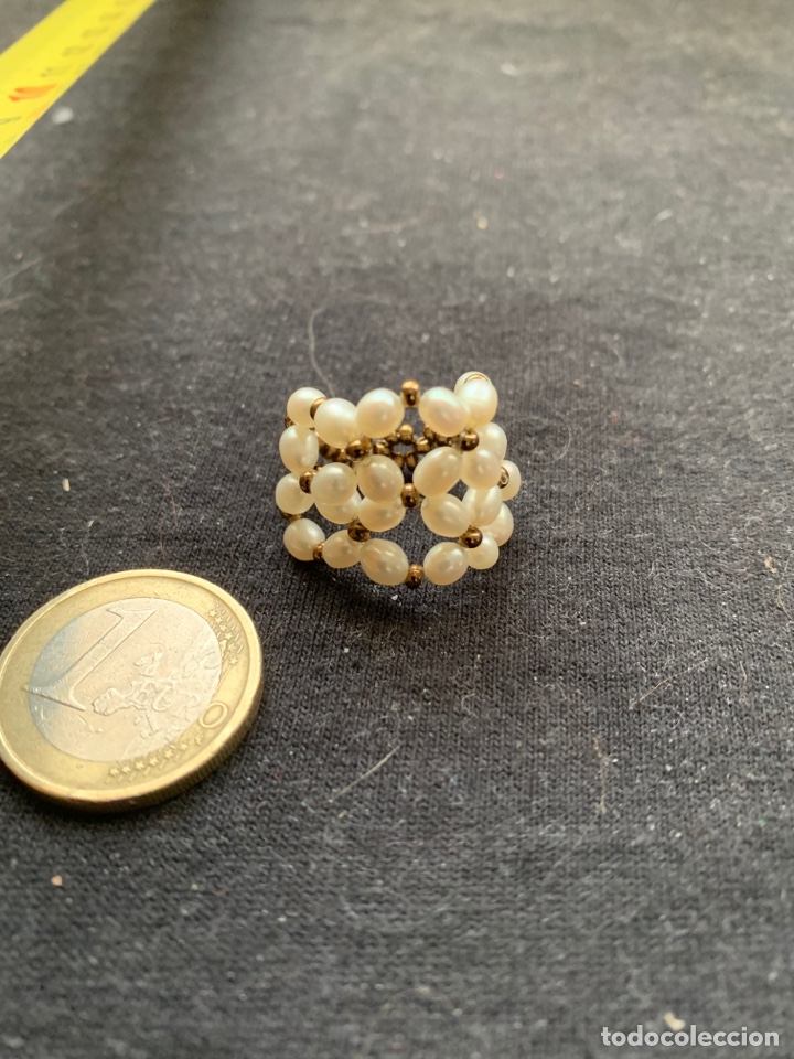 Joyeria: Sortija de perlitas y cuentas doradas elastica - Foto 2