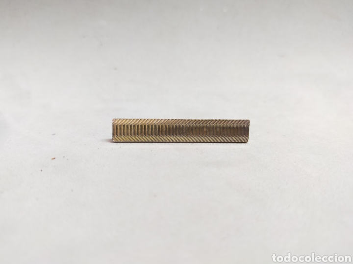 Schmuck: PISA CORBATAS EN METAL DORADO, ESTRIADO. 4 CM.