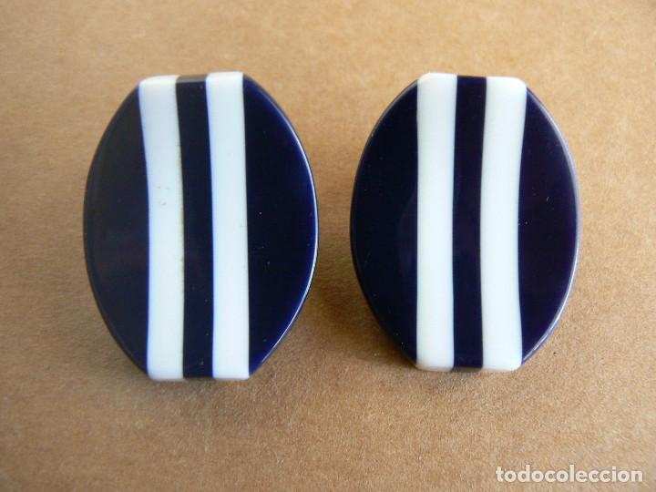 Joyeria: Pendientes vintage en blanco y negro de pinza o clip - A&ntilde;os 70