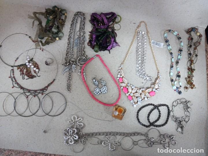 Joyeria: LOTE BISUTERIA. ANTIGUA. ( 12 COLLARES ....8 PULSERAS ....ANILLO YPENDIENTES. M. 204
