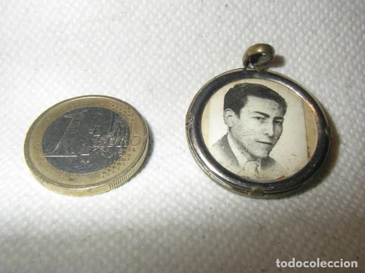 Joyeria: Colgante porta retratos, con la inmaculada en el anverso.