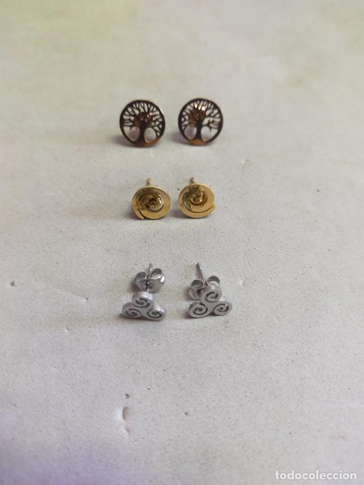 Joyeria: LOTE DE 3 PENDIENTES CON DIFERENTES MOTIVOS, EN METAL.