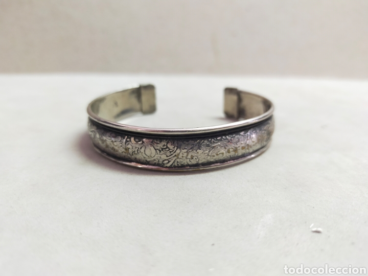 Joyeria: PULSERA RIGIDA DE METAL PLATEADO - Foto 2