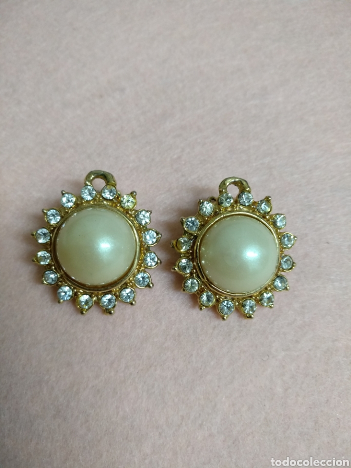 Joaillerie: Juego de Pendientes Dorados Perla y Piedras
