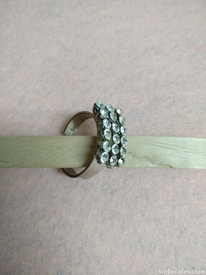 Joaillerie: Anillo con cristales