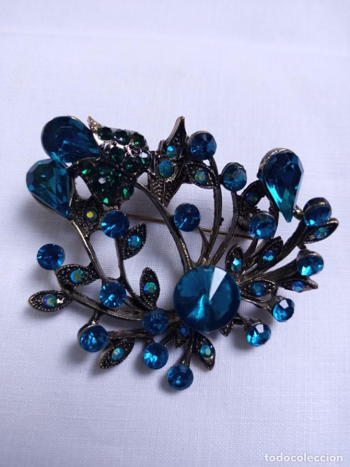 Joyeria: Broche de metal con adornos azules - Foto 2