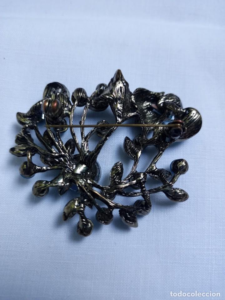 Joyeria: Broche de metal con adornos azules - Foto 3