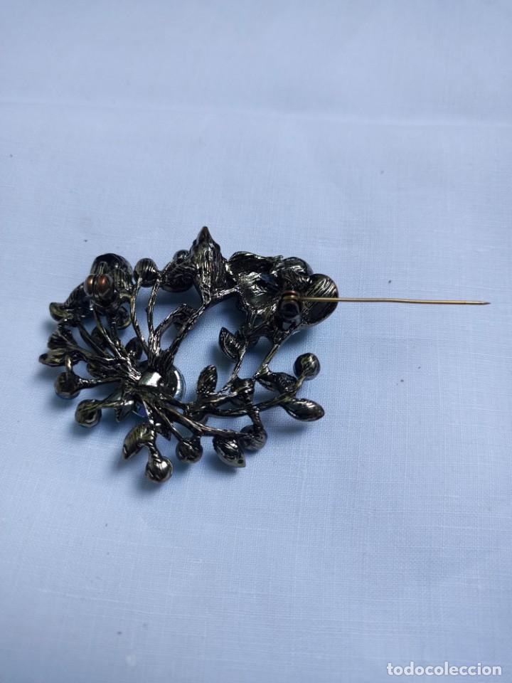 Joyeria: Broche de metal con adornos azules - Foto 4