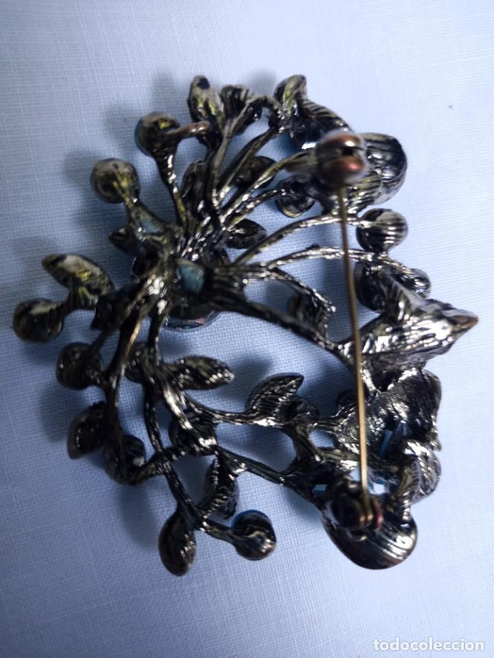 Joyeria: Broche de metal con adornos azules - Foto 5
