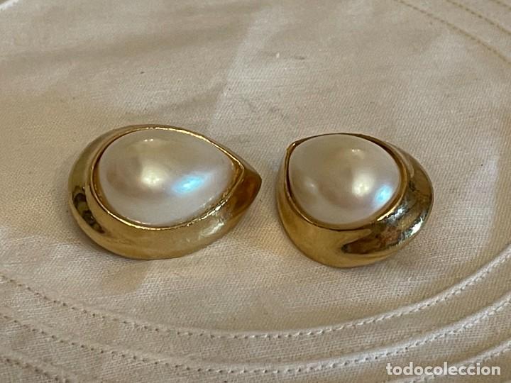 Joyeria: Pendientes en forma de gota con imitaci&oacute;n de perla y dorado - Foto 2
