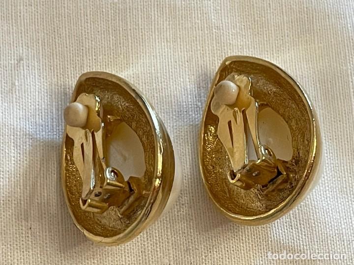 Joyeria: Pendientes en forma de gota con imitaci&oacute;n de perla y dorado - Foto 3