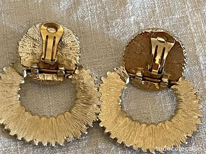 Joyeria: Grandes pendientes en blanco y dorado - Foto 2