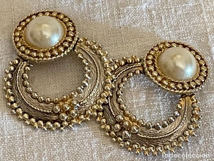 Joyeria: Grandes pendientes en blanco y dorado - Foto 3