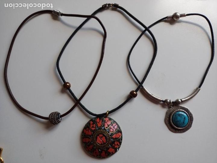 Gioielleria: Conjunto de tres colgantes uno de ellos con adornos de coral o simil coral