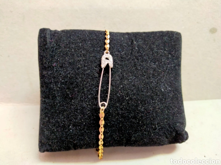 Joyeria: PULSERA DE METAL DORADO CON IMPERDIBLE CON CRISTALES TALLADOS.