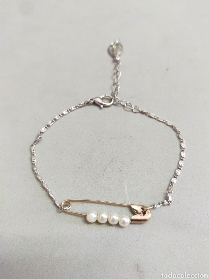 Joyeria: PULSERA CON IMPERDIBLE DORADO Y SIMIL PERLAS. EN METAL. - Foto 6