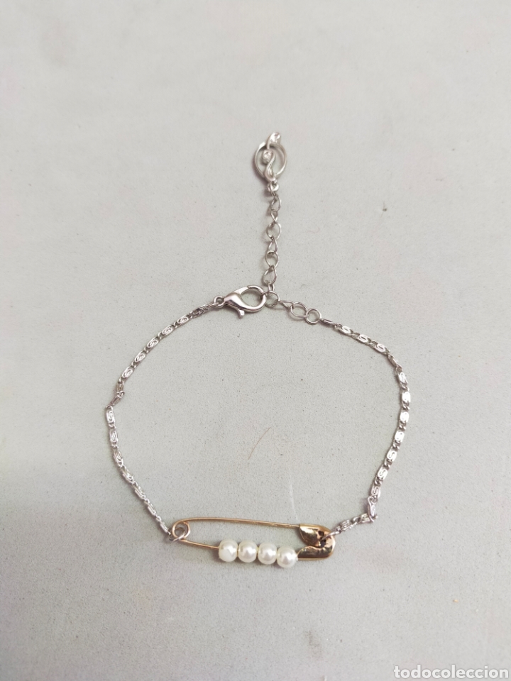 Joyeria: PULSERA CON IMPERDIBLE DORADO Y SIMIL PERLAS. EN METAL. - Foto 7