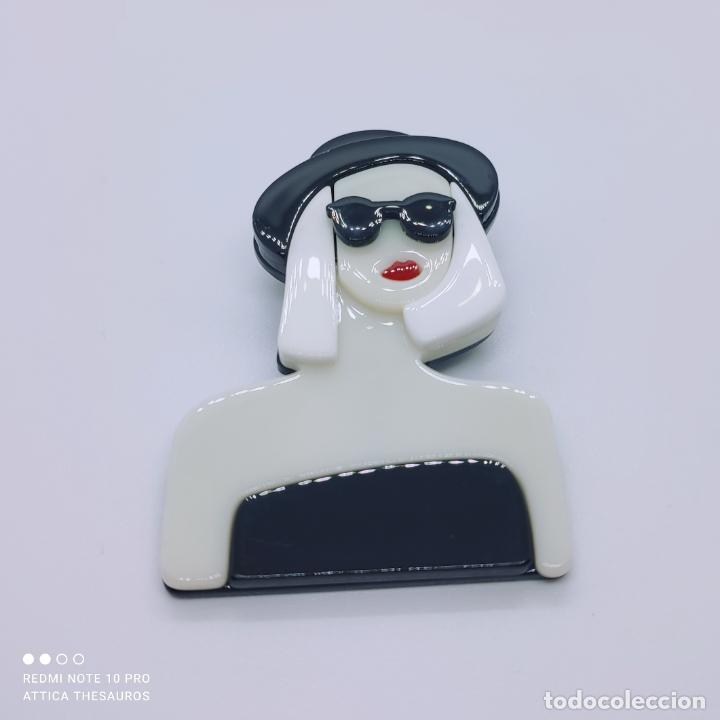 Joyeria: Original broche de dise&ntilde;o moderno y sofisticado en acr&iacute;lico . - Foto 3