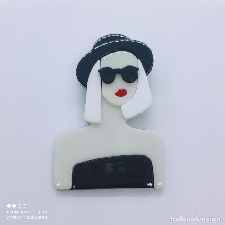 Joyeria: Original broche de dise&ntilde;o moderno y sofisticado en acr&iacute;lico . - Foto 5