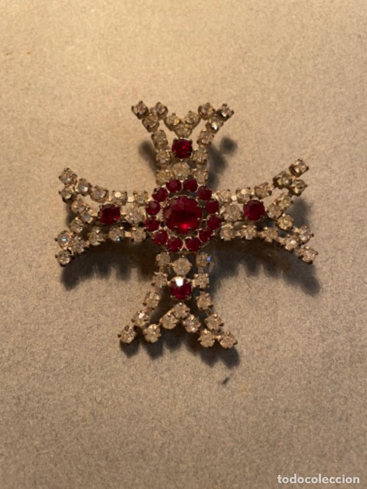 Joaillerie: ANTIGUO BROCHE, COLGANTE - DIFERENTES PIEDRAS BISUTERIA 6,5X6,5 CM.