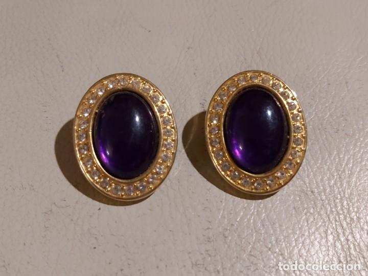 Joyeria: Preciosos y elegantes pendientes con piedra central en morado. - Foto 1