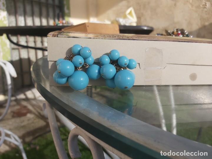 Joyeria: Pendientes a&ntilde;os 80 con bolas azules. - Foto 3
