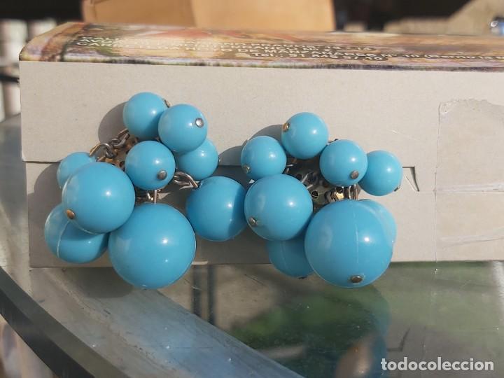 Joyeria: Pendientes a&ntilde;os 80 con bolas azules. - Foto 1