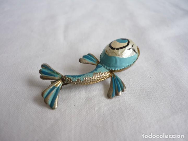 Joyeria: Simp&aacute;tico broche de lat&oacute;n en forma de pez - Foto 2