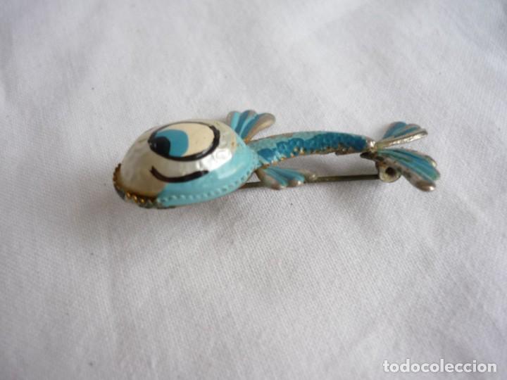 Joyeria: Simp&aacute;tico broche de lat&oacute;n en forma de pez - Foto 3